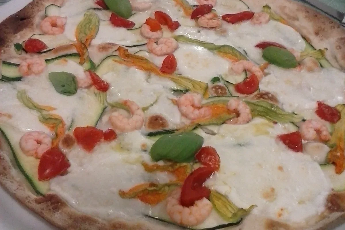 Gamberetti, zucchine e fiori di zucca