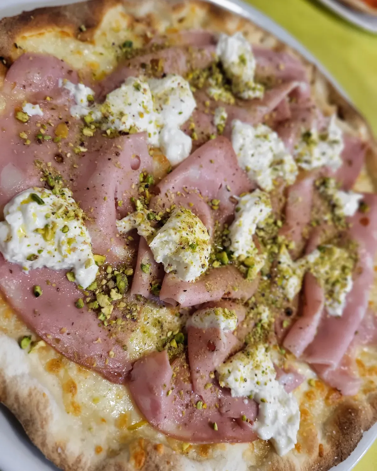 Mortadella, stracciatella e pistacchio